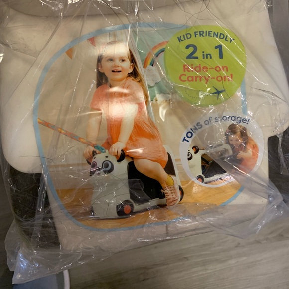 Child’s panda ride on / pull suitcase - Picture 1 of 5